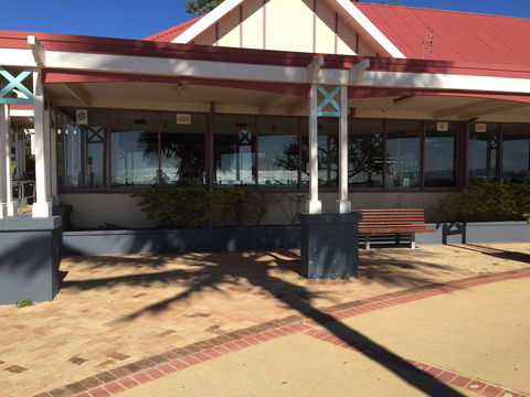 Pizza Hut - Coolangatta - Restaurant Guide 0