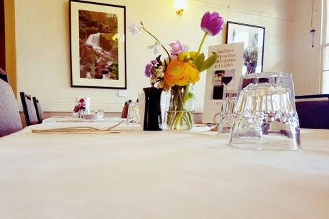 Yarragon Hotel - Restaurant Guide 2