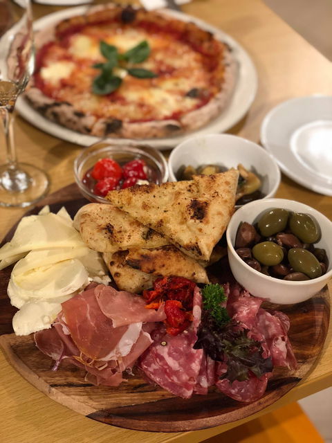Pier Front Pizzeria - Restaurant Guide 1