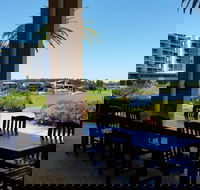 Signatures Restaurant and Bar - Restaurant Guide