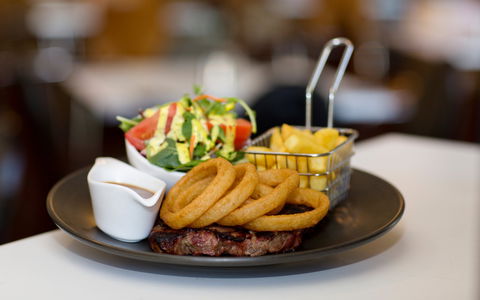 SS & A Albury - Restaurant Guide 2
