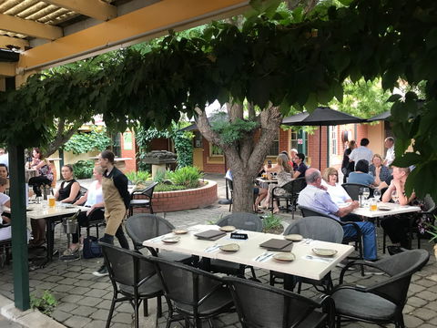 Vine And Tap - Restaurant Guide 1