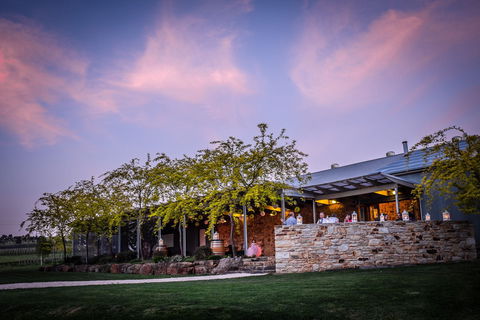 Howard Vineyard - Restaurant Guide 1