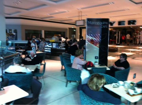 Mannequins Cafe - Restaurant Guide 0