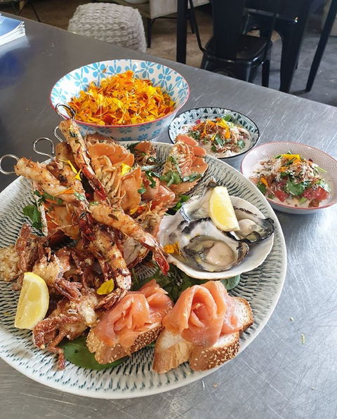 Pandanus Garden Bar And Restaurant - Restaurant Guide 1