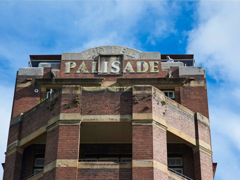 Hotel Palisade - Restaurant Guide 1