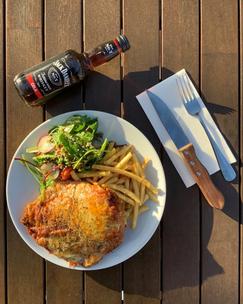 Marty's At The Commercial Hotel - Restaurant Guide 2
