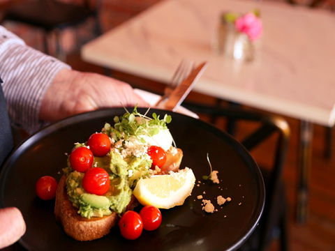 Salingers Cafe - Restaurant Guide 1
