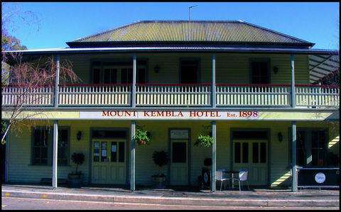 Mount Kembla Village Hotel - Restaurant Guide 0