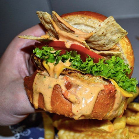 El Burger - Restaurant Guide 0