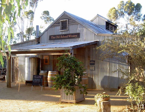 Old School Winery And Meadery - Restaurant Guide 0