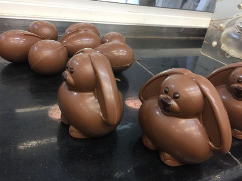 Luka Chocolates Factory And Retail Outlet - Restaurant Guide 1