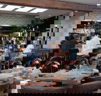 Saddles Mt White - Restaurant Guide