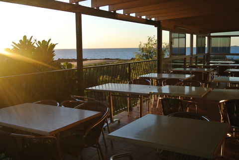 Samson Beach Tavern - Restaurant Guide 1