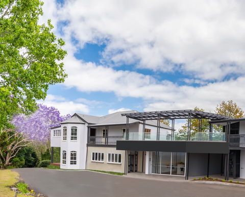 The Glasshouse And Bergin Lounge At Clouds Montville - Restaurant Guide 0