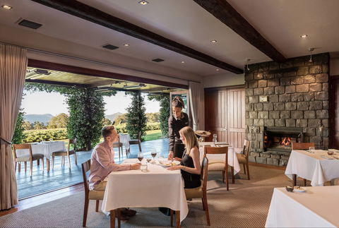 The Peak Restaurant At Spicers Peak Lodge - Restaurant Guide 0
