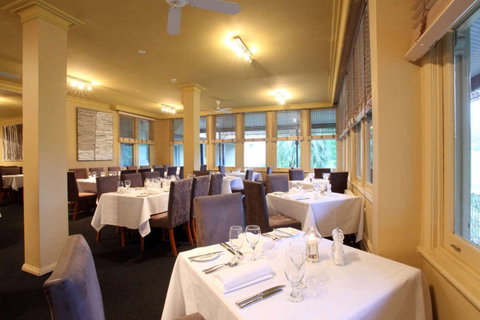 Montfort's Dining Room - Restaurant Guide 0