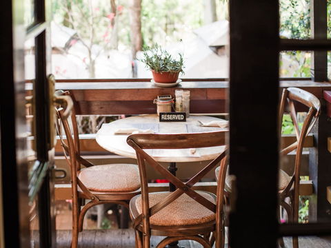 Savannah On Swan - Restaurant Guide 1