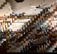 Uneke Lounge - Restaurant Guide