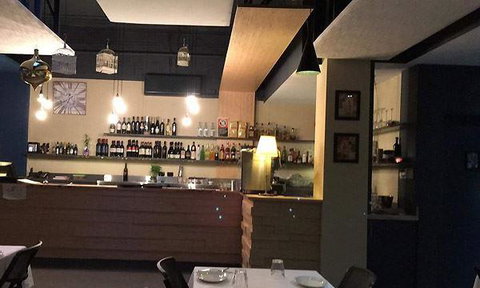 The Loose Goose Bar & Restaurant - Restaurant Guide 4