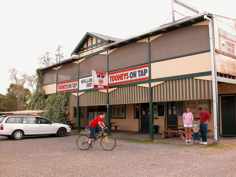Willawarrin Hotel - Restaurant Guide 0
