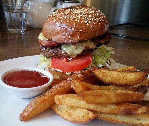 Kardinia Outlet Cafe - Restaurant Guide 0