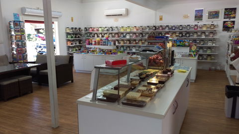 Mogo Fudge And Ice Cream /  Courtyard Cafe / Lots Of Lollies Mogo - Restaurant Guide 2