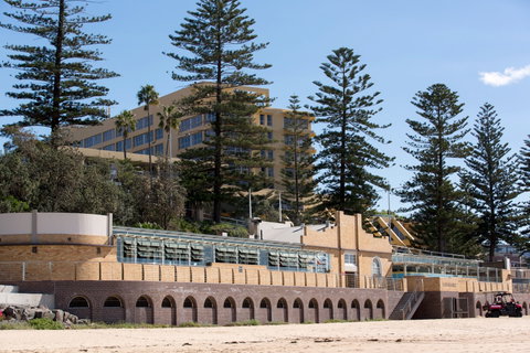 Northbeach Pavilion Pizza Restaurant, Bar And Kiosk - Restaurant Guide 1