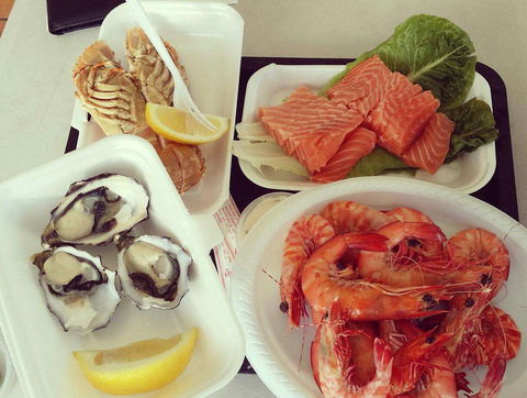 Fisheries On The Spit - Restaurant Guide 0