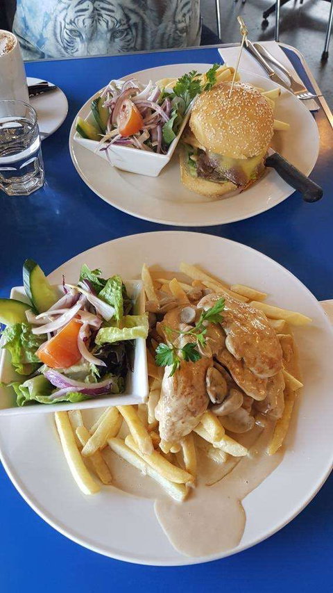 Lazy Moe's - Oakleigh - Restaurant Guide 0