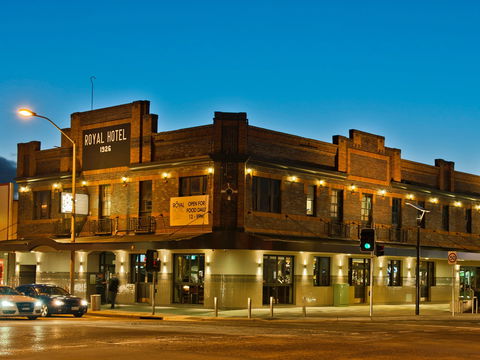Royal Hotel Queanbeyan - Restaurant Guide 0