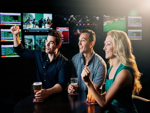 Steelers Leagues Club - Restaurant Guide 1