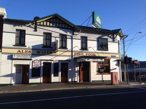 The Royal Oak - Restaurant Guide 0