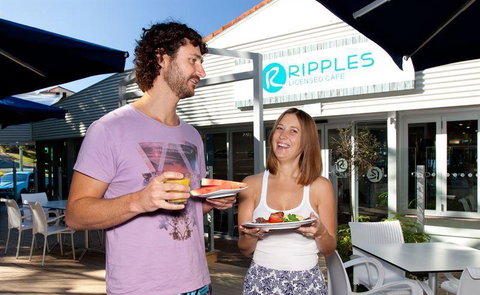 Ripples Licensed Cafe - Restaurant Guide 5