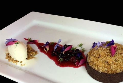 Vines Restaurant At Hollydene Estate - Restaurant Guide 14