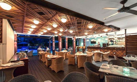 District 5 Bistro - Restaurant Guide 3