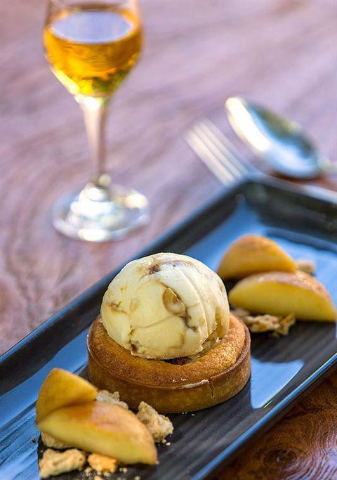 District 5 Bistro - Restaurant Guide 7