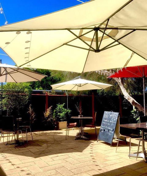 Salingers Cafe - Restaurant Guide 12