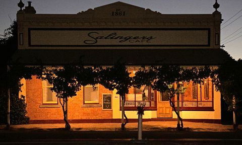 Salingers Cafe - Restaurant Guide 8