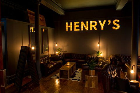 Henry's Bar & Restaurant - Restaurant Guide 0