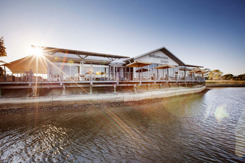 Pelican Waters Tavern - Restaurant Guide 2