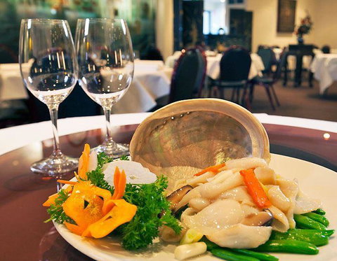 The Hatter & The Hare - Restaurant Guide 5