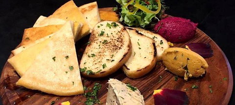 Quorum Restaurant - Restaurant Guide 0