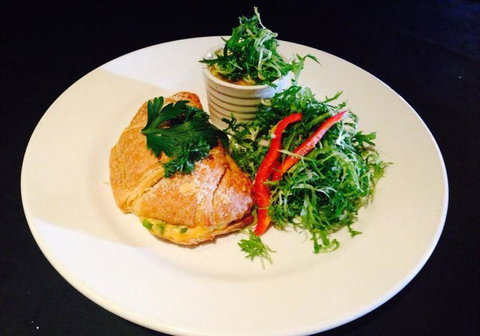 Quorum Restaurant - Restaurant Guide 11