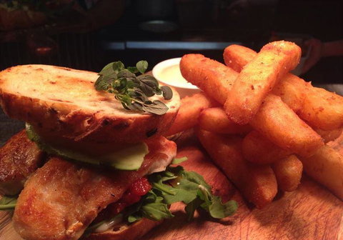 Quorum Restaurant - Restaurant Guide 7