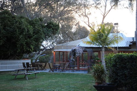 Artesian Spa Motel - Restaurant Guide 0