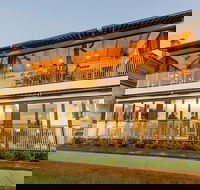 Oriental Hotel - Restaurant Guide