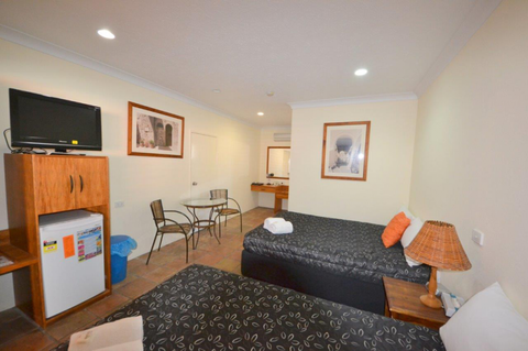 Comfort Inn–Rose Motel - Restaurant Guide 1