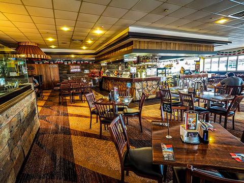 Isa Hotel - Restaurant Guide 0