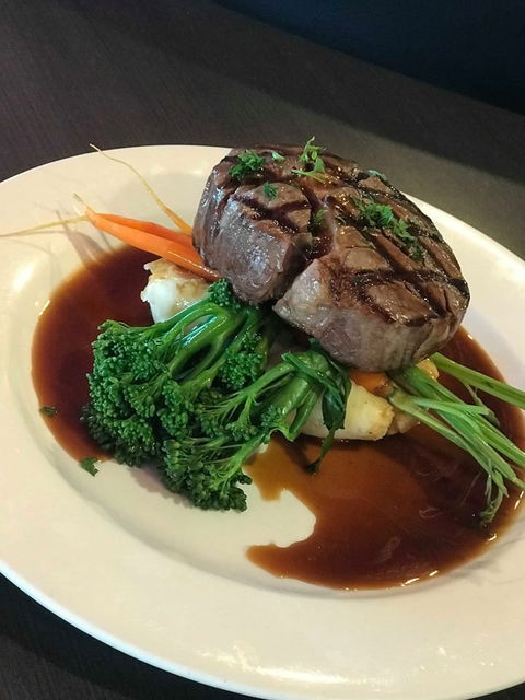 The Buffs Club - Restaurant Guide 6